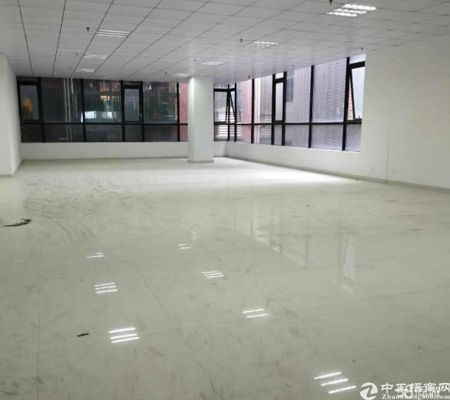 热盘翻新，可注册公司，带停车位，周边人流旺！