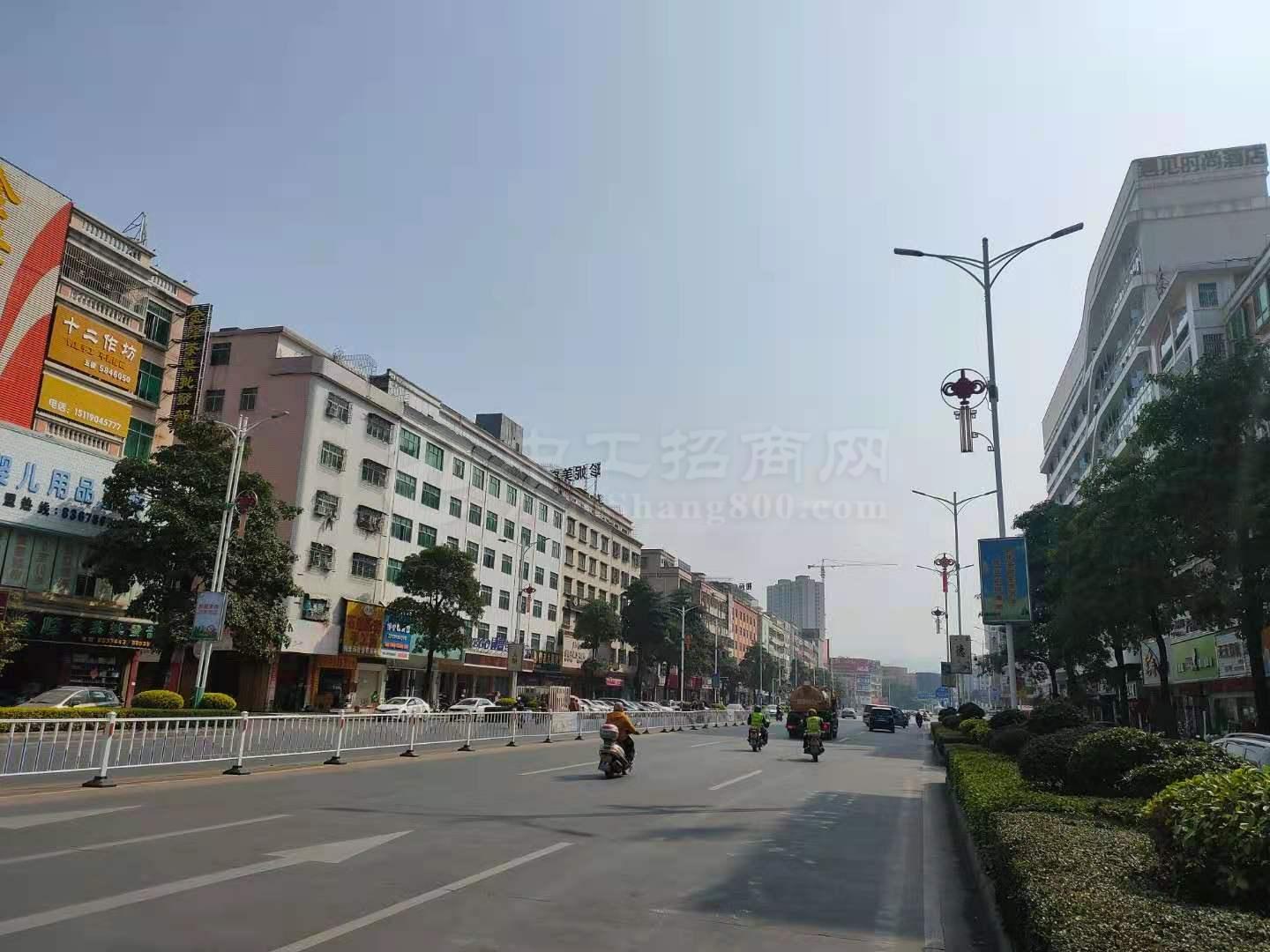 黄金地段商铺出售