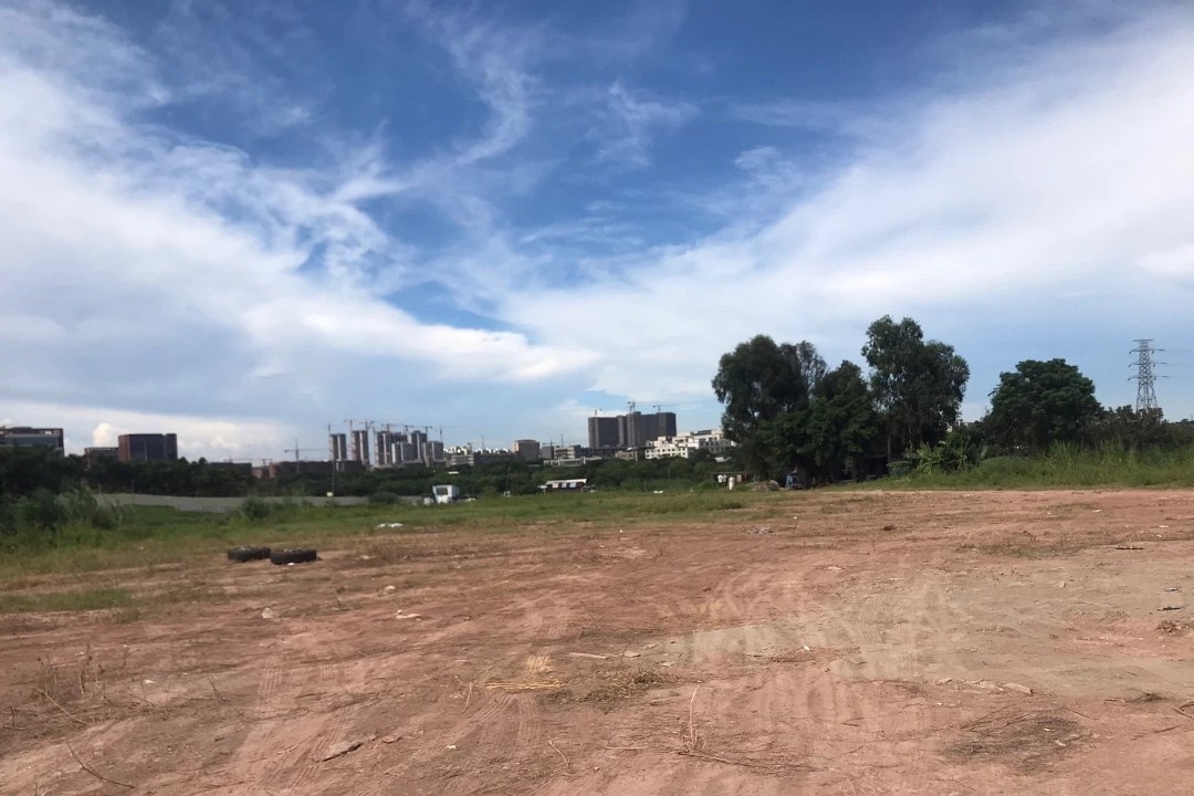 3万多平方米空地出租。可做停车场，堆放建筑材料