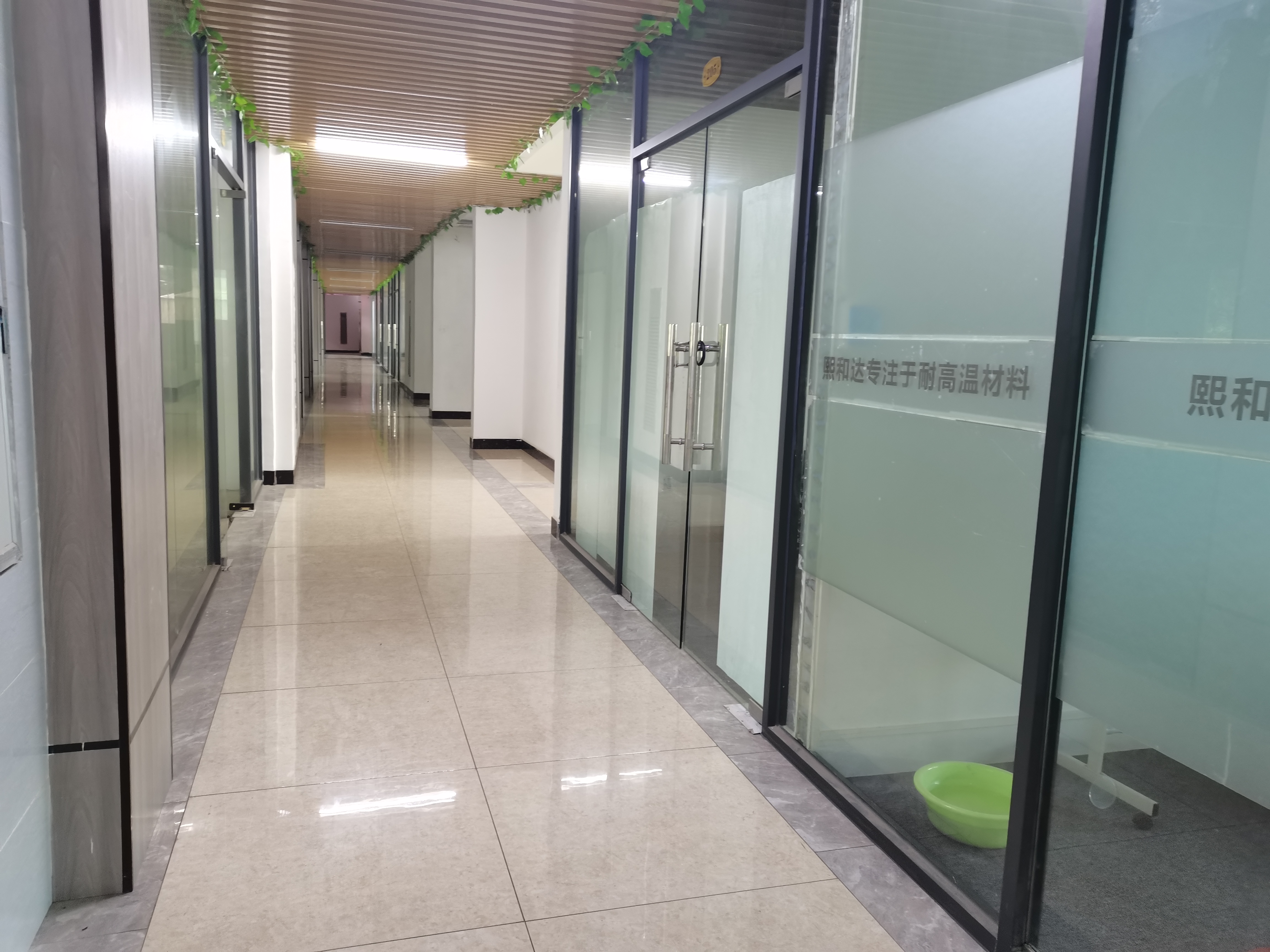 东升镇中心路800方办公室出租，80方起分，可办证