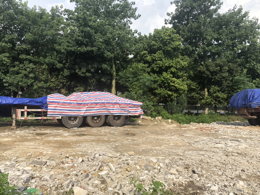花山镇独门独院空地出租，交通方便，价格便宜。