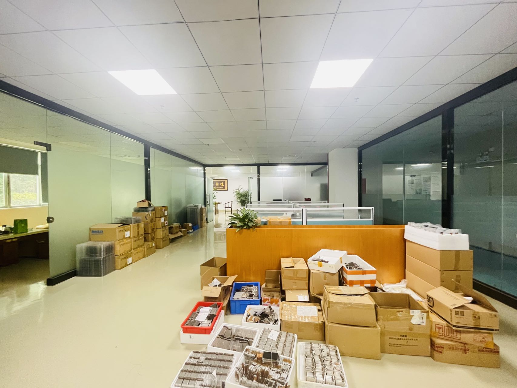 深圳石岩新出厂房2楼1440平，豪华精装修，带无尘车间