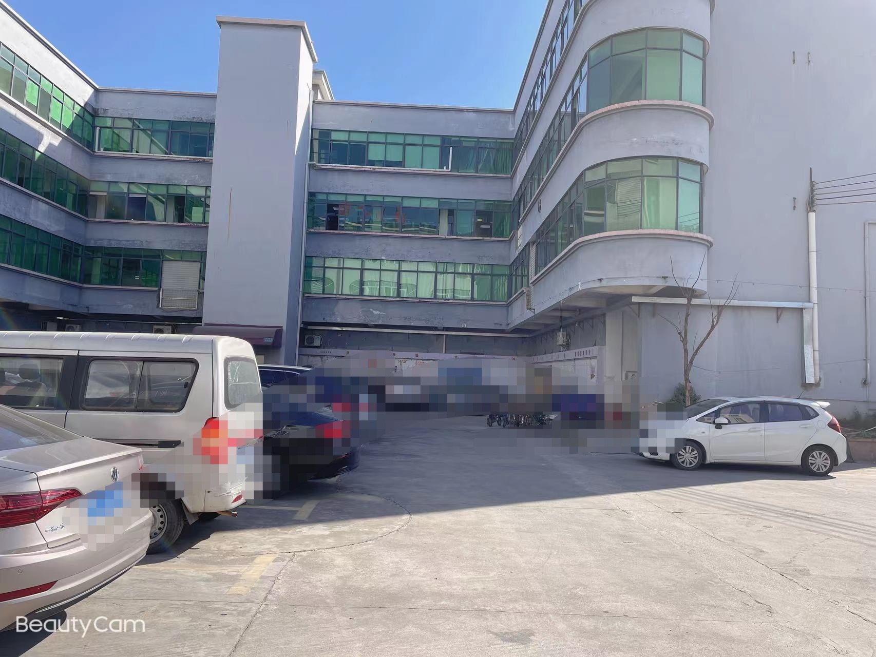 东莞市常平镇工业园内标准厂房二楼680平精装修现成办公室