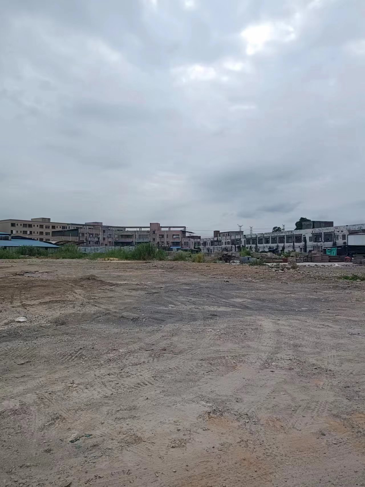 望牛墩主干道旁空地，证件齐全，交通便利