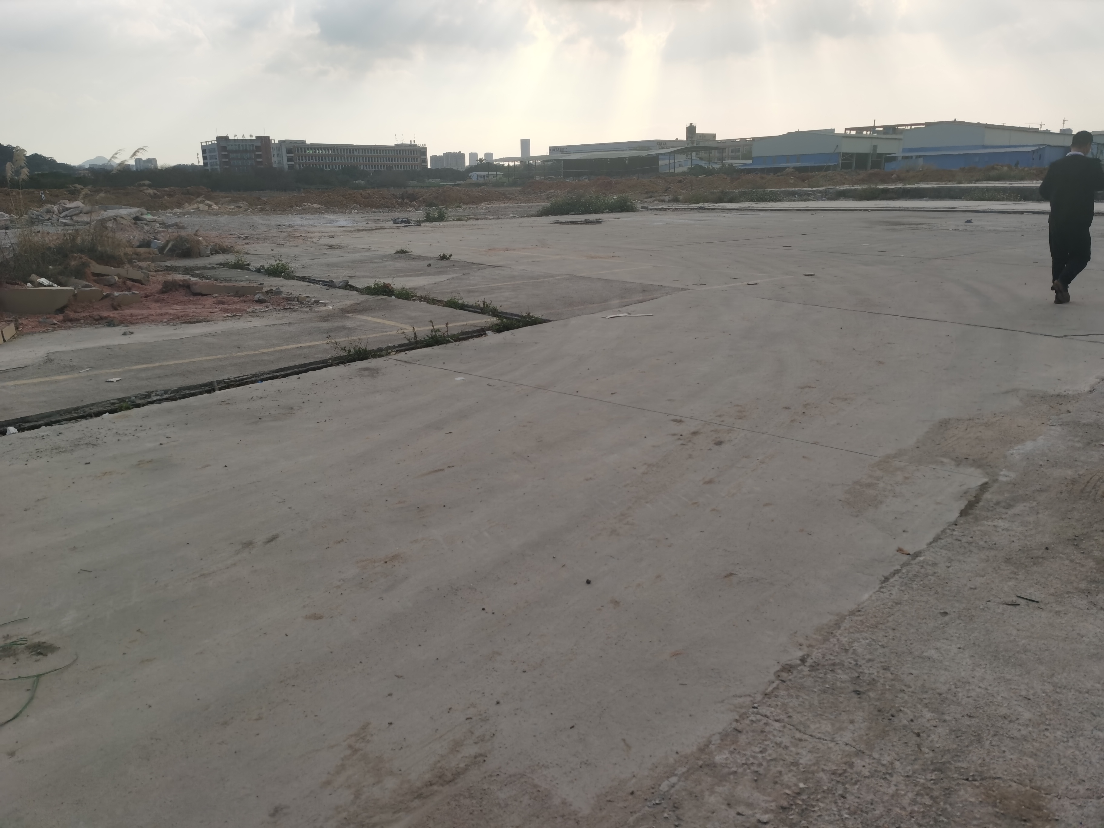 新出工业用地占地50亩，价格优惠，已硬化有5000方