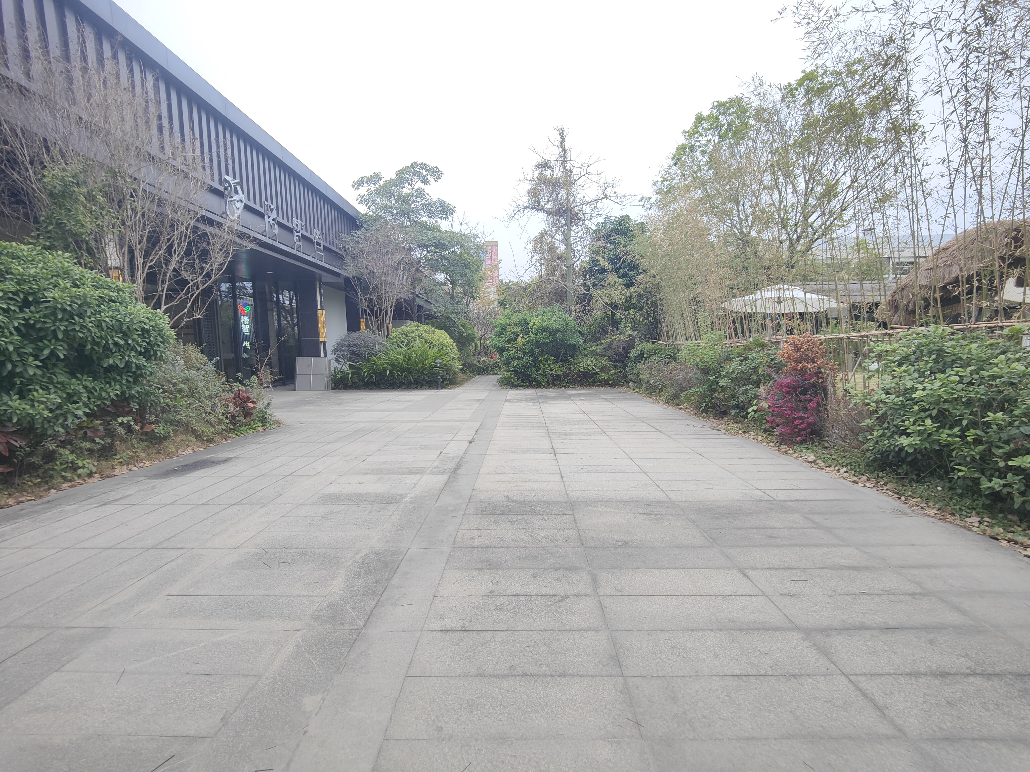 深圳宝安石岩红本独门独院，业主诚心出售，产权清晰，价格便宜