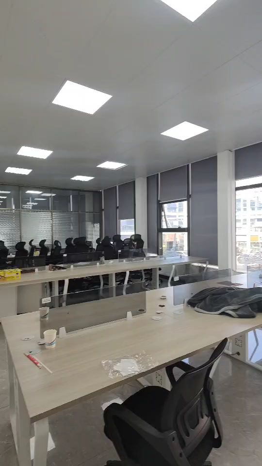 出租东圃地铁口100米精装修办公室182平3+1格局