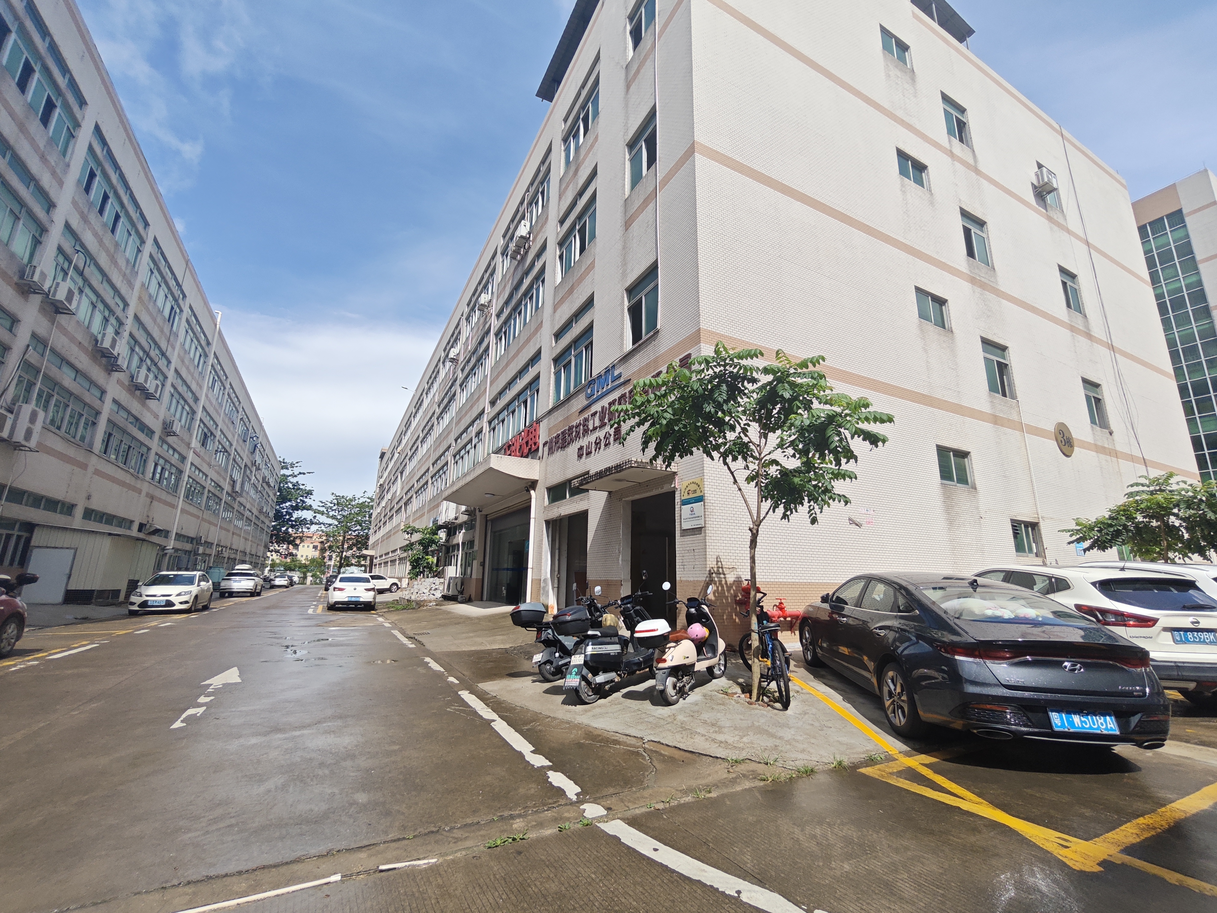 逸仙路旁新空置厂房3000方出租地坪漆水电到位空地大车位充足