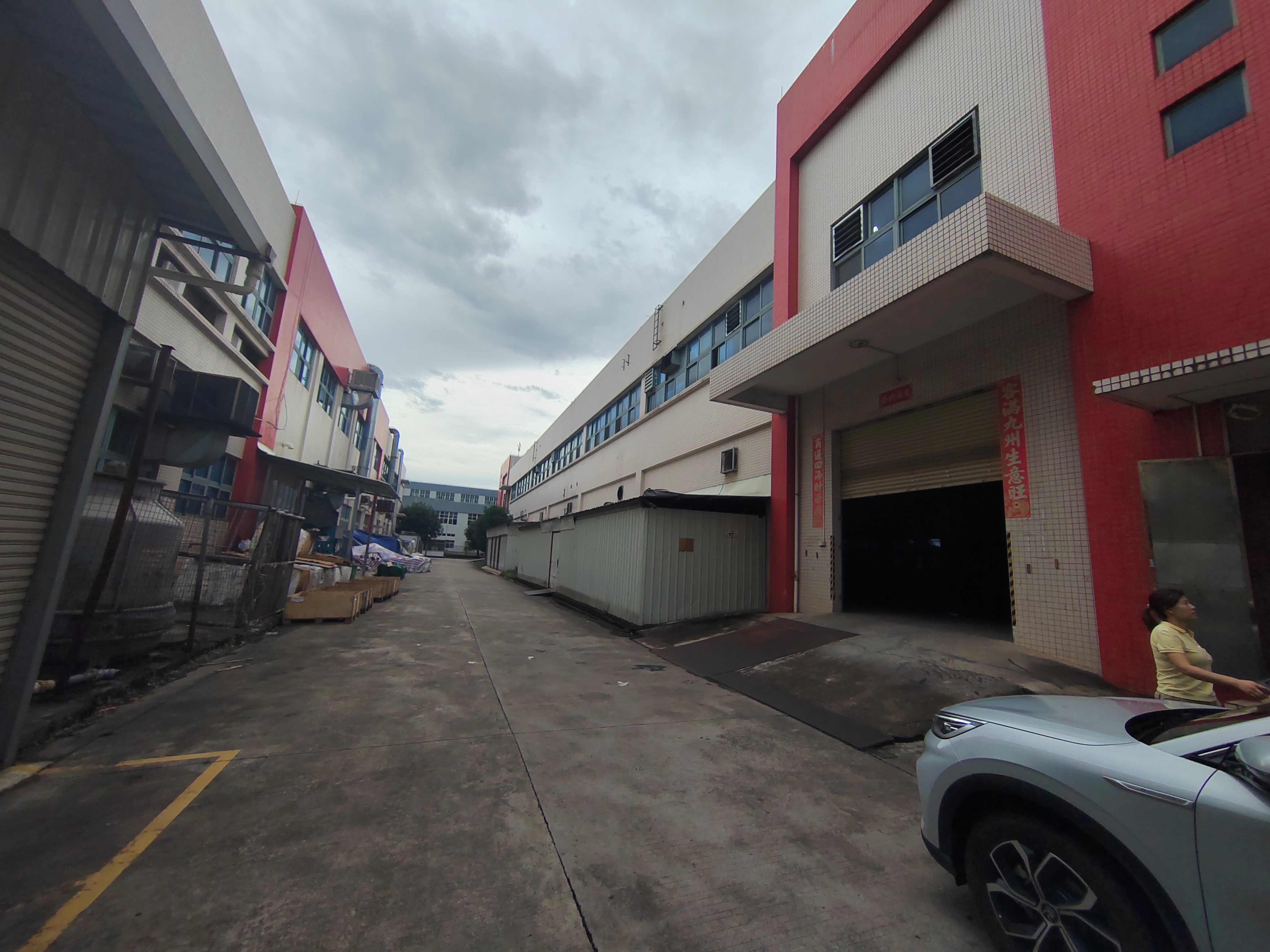 火炬开发区独院标准首层2500方出租，证件齐可办环评空地超大