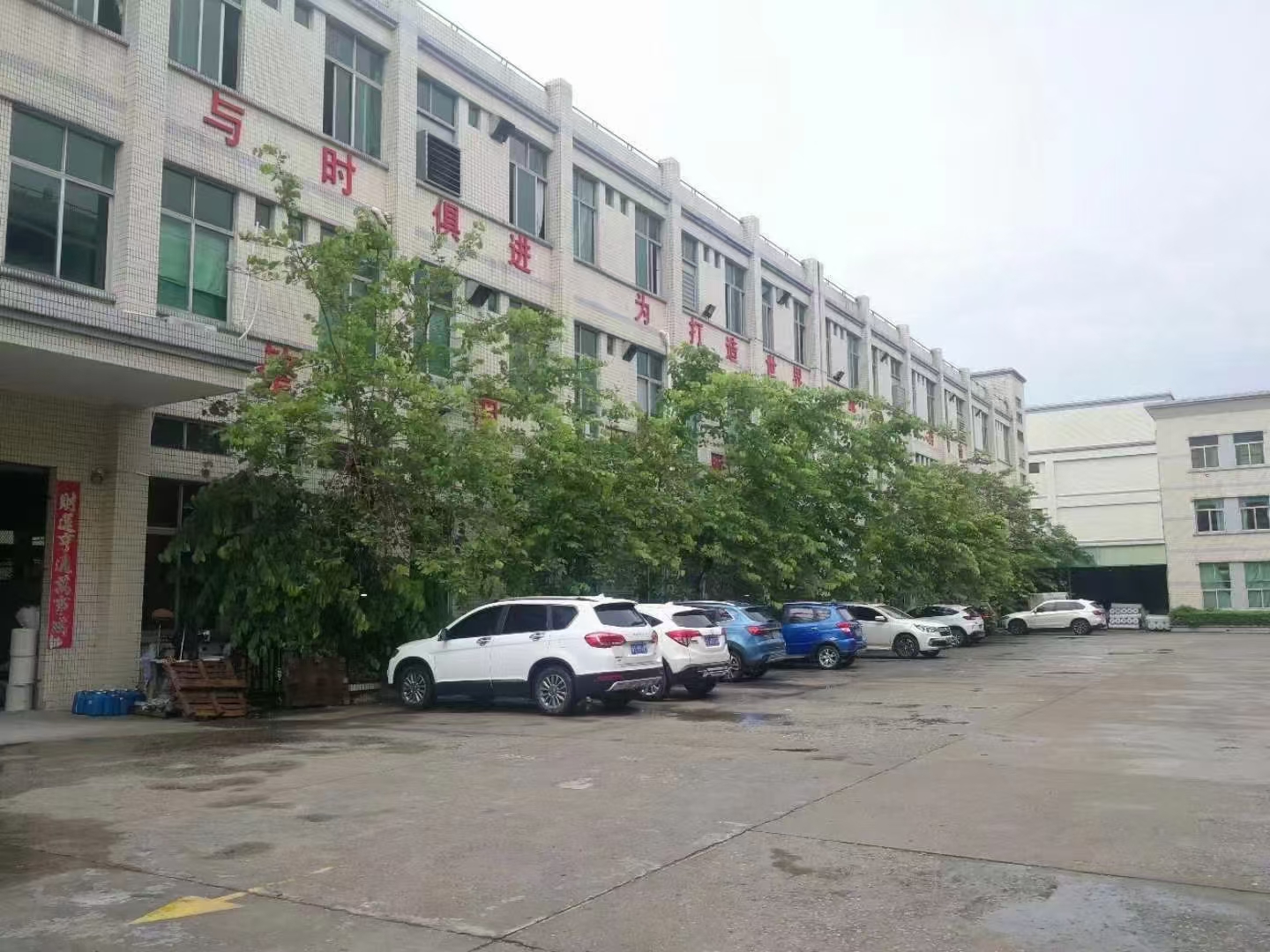 樟木头镇樟洋工业区9成新标准厂房一楼1200平方出租
