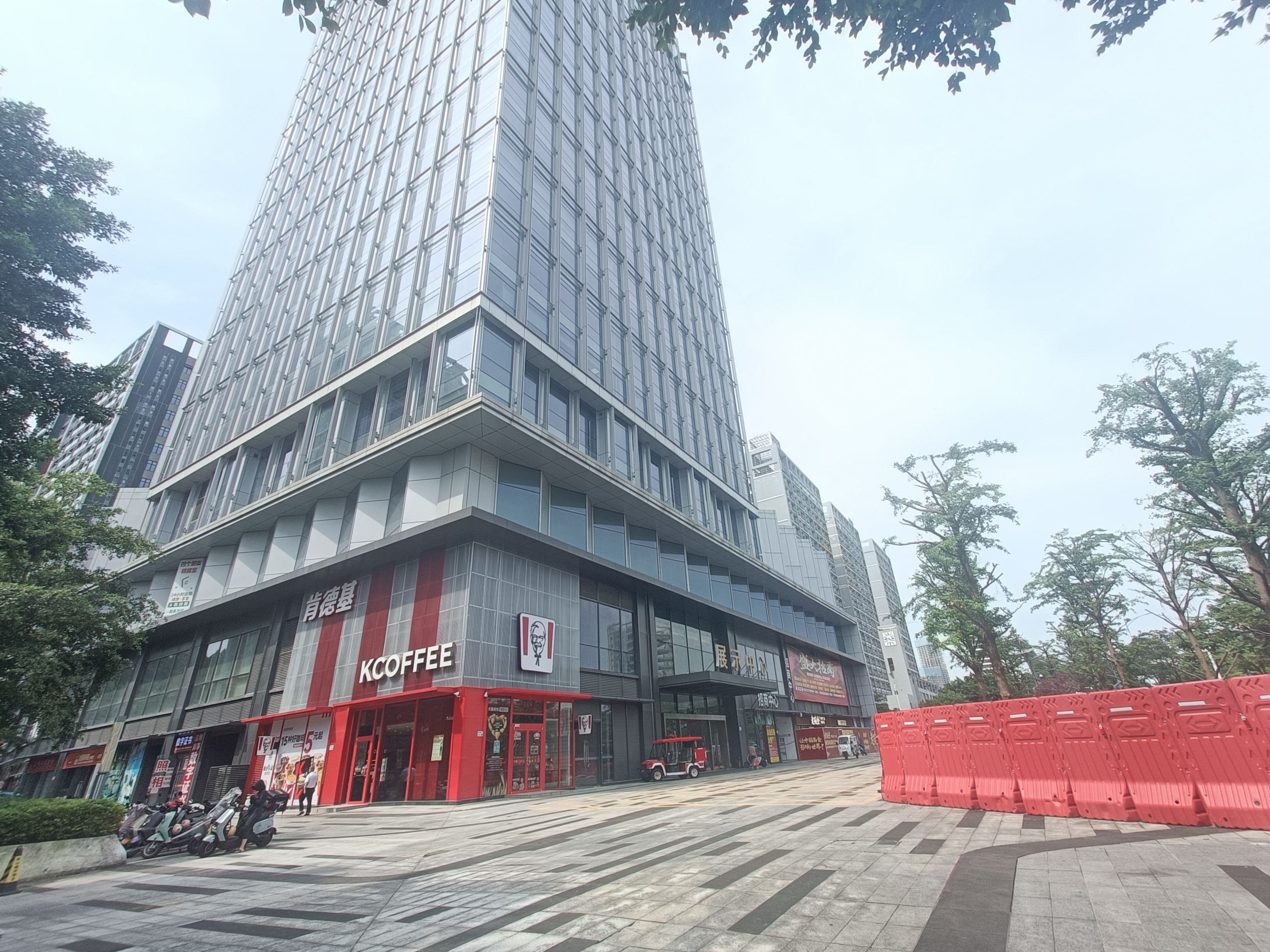 深圳原房东地铁口精装修235平3+2格局