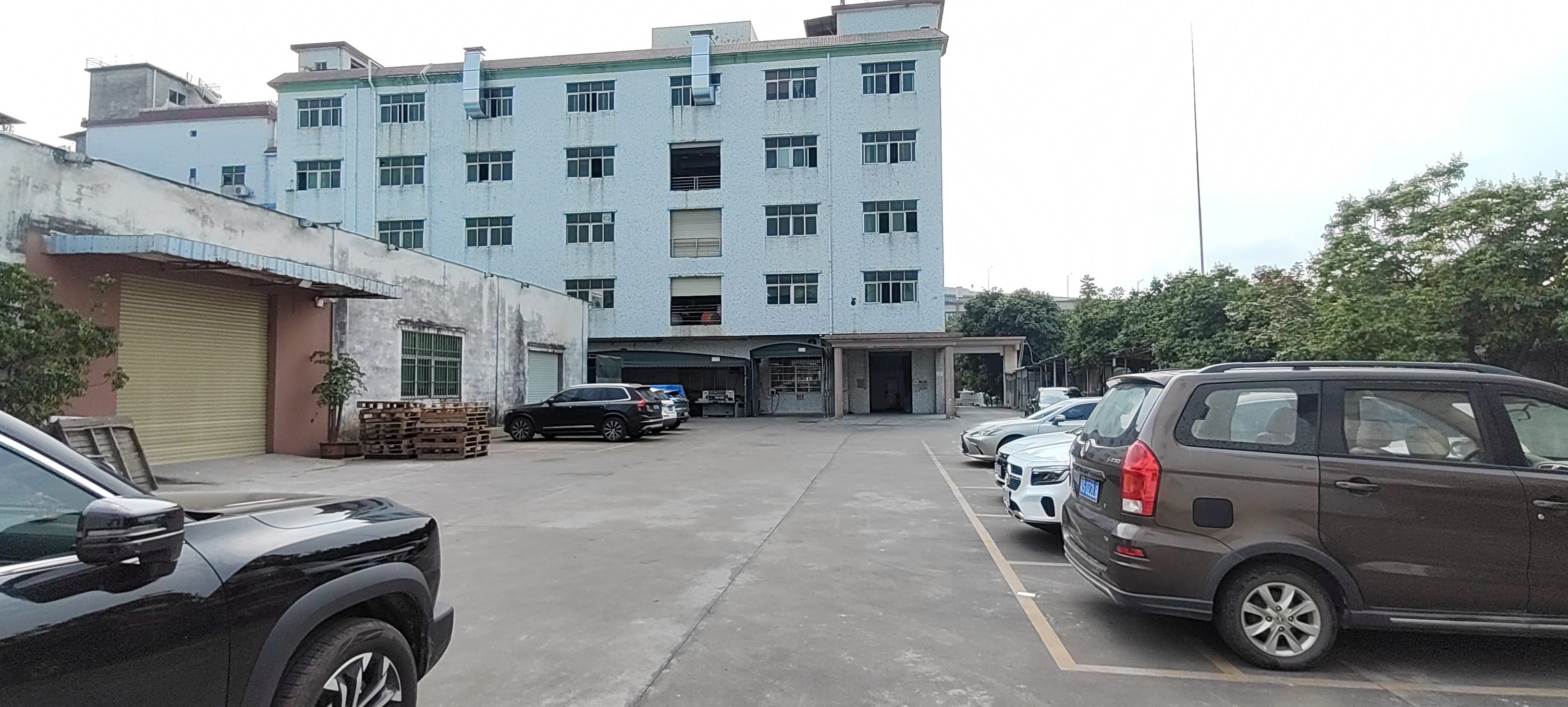 东莞市寮步镇新出原房东楼上带现成精装修办公室厂房出租