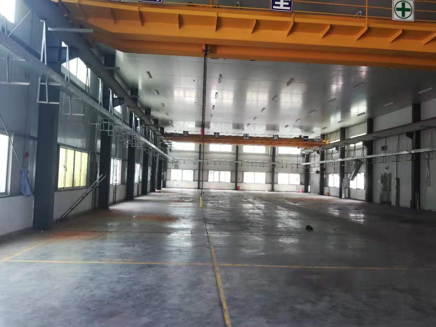 潭头工业区1楼厂房1300平。带行车一副10吨