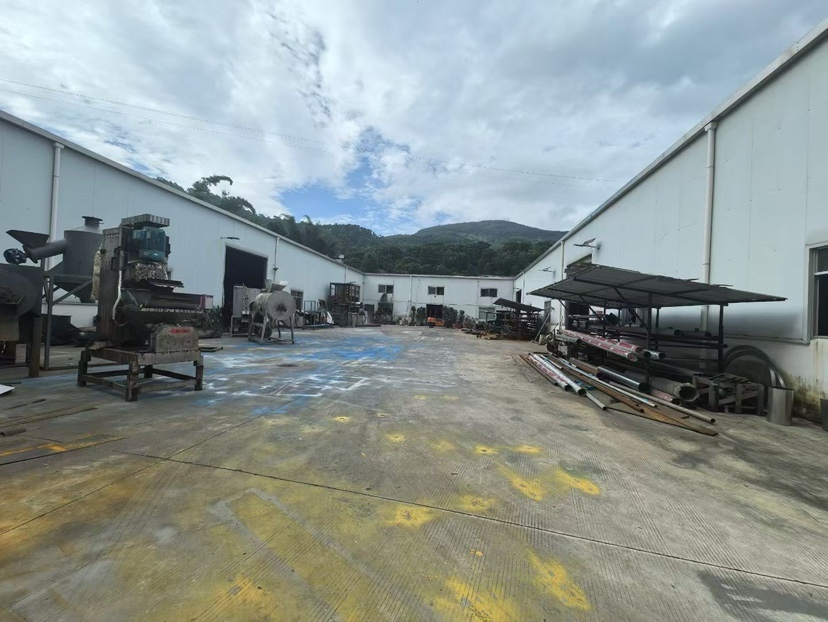 布吉新出钢构小独院3500平，层高7米带现成行车，办公室