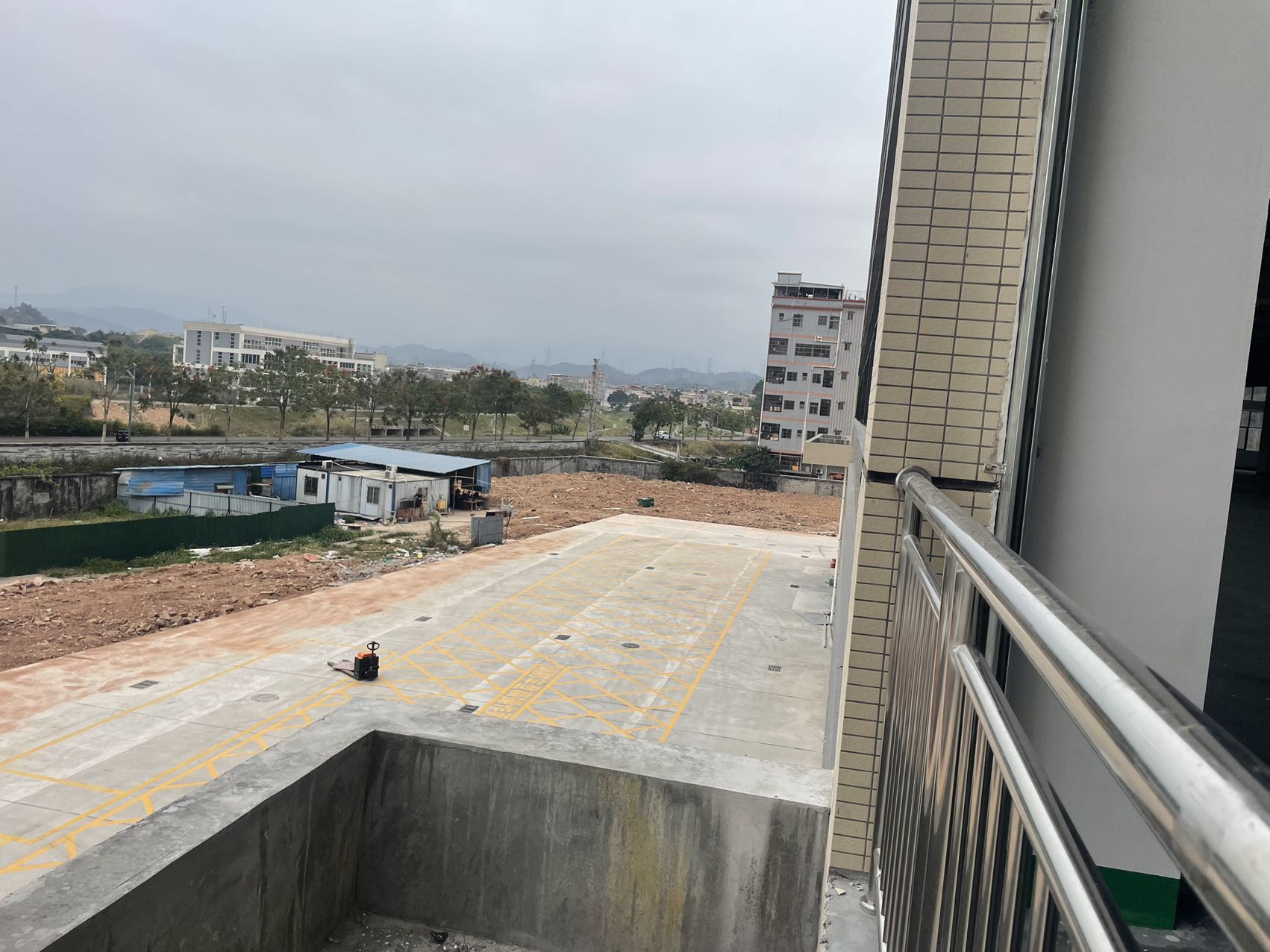 谢岗镇原房东工业园高速路口