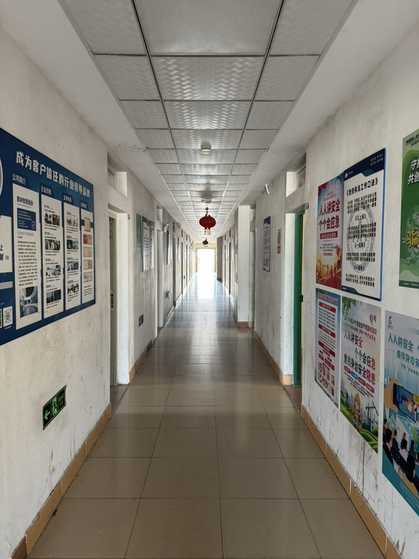 石岩官田地铁口80套宿舍出租可改公寓，单间30平方，拧包入驻