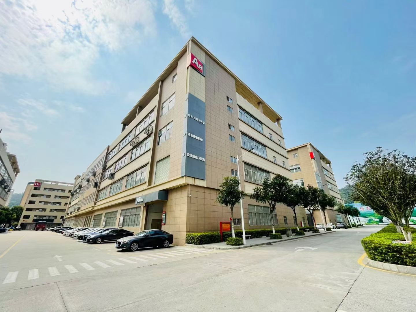 东莞寮步原房东楼上一整层带现成精装修厂房2000平方米8元出