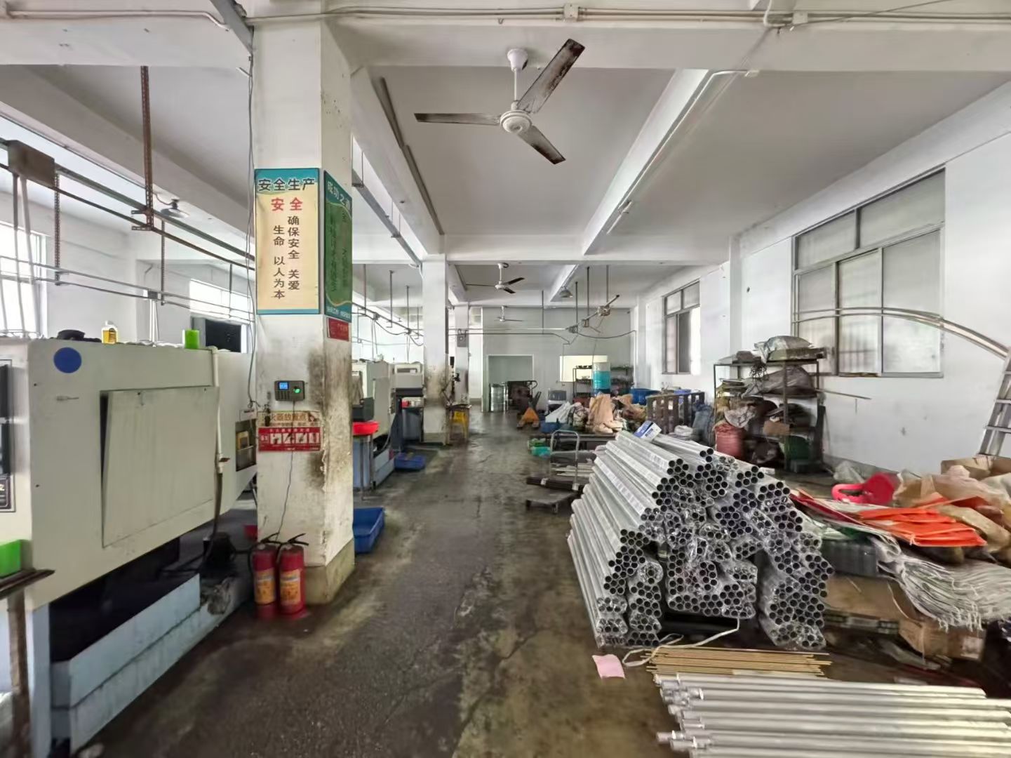长安镇锦厦新出一楼750平水电齐全,带装修厂房出租 长安镇锦厦新出一楼750平水电齐全,带装修厂房出租
