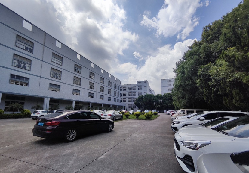 东城标准厂房一楼1800m²，租金15元
