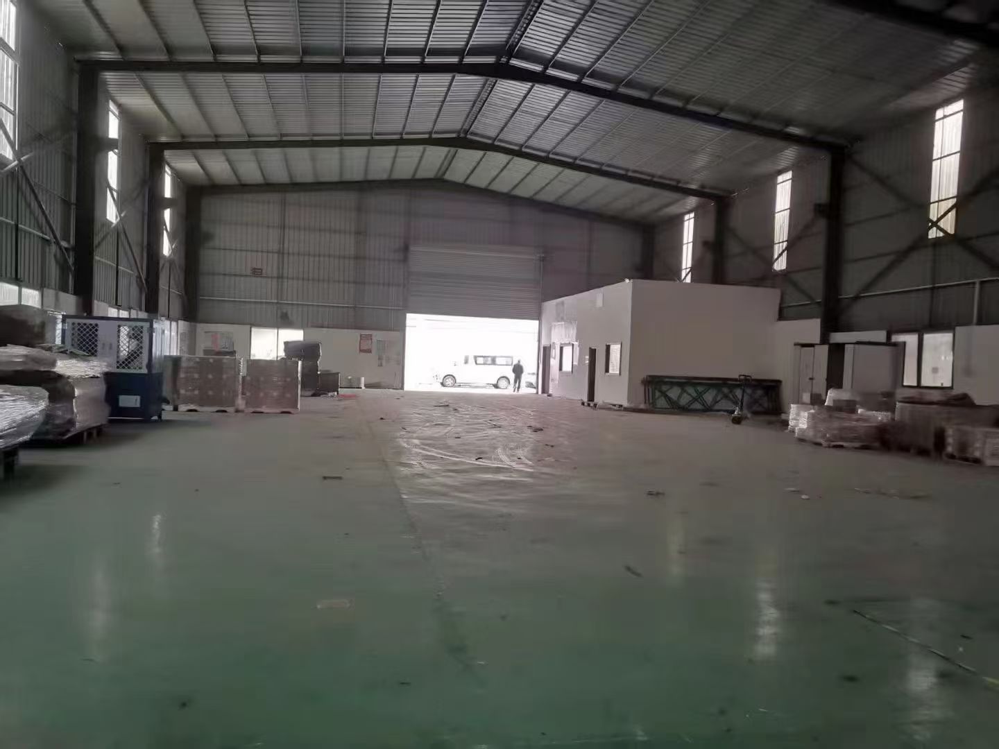 新出原房东单一层，实际面积700平，中间无柱子，滴水8米