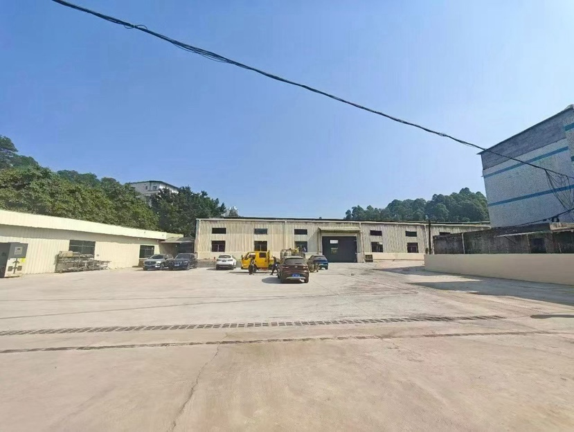 观澜大和独院钢构厂房面积2200平租金便宜，高度9米。