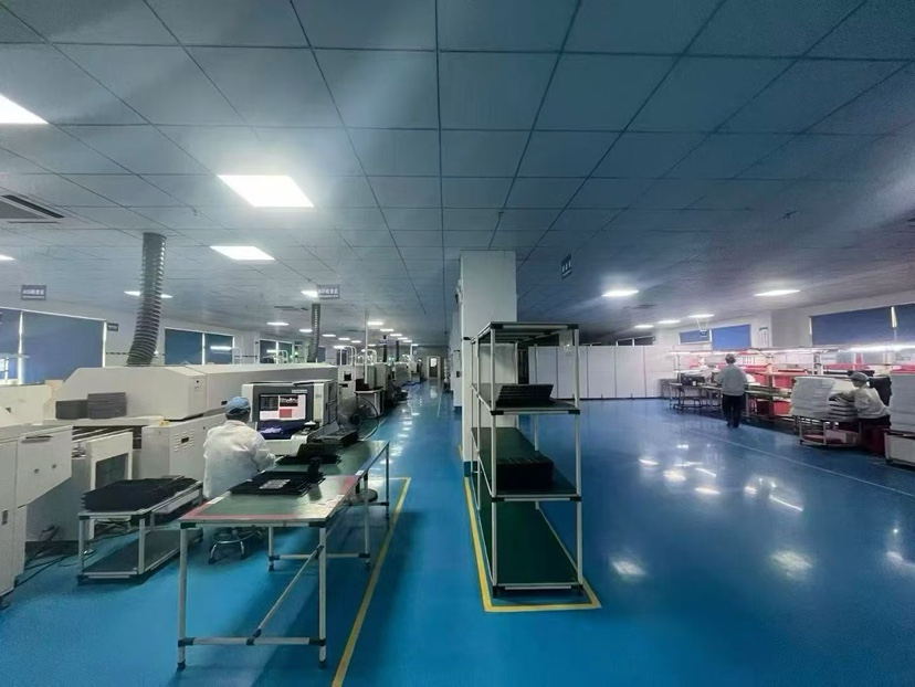 龙华大浪地铁口边上整层清洁车间2200平，价格22块，好招人