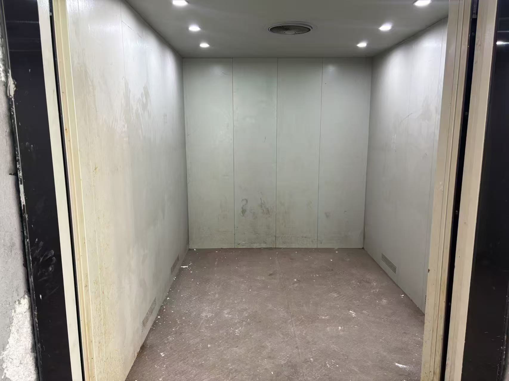 长安镇乌沙358省道旁三层独院3960平带装修,水电厂房出租 长安镇乌沙358省道旁三层独院3960平带装修,水电厂房出租
