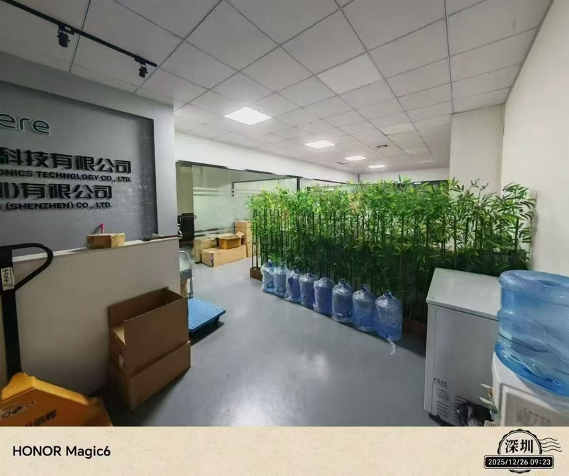 深圳大浪新出楼上680平方带精装修，有前台，办公室，车间仓库