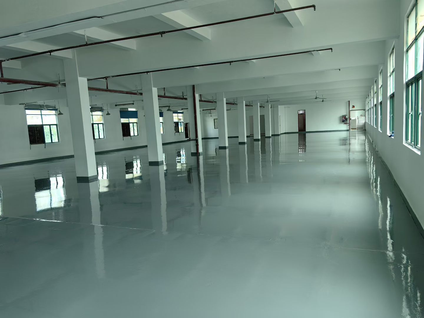 石岩塘头松白路主干道旁原房东三楼整层2000平厂房出租 石岩塘头松白路主干道旁原房东三楼整层2000平厂房出租