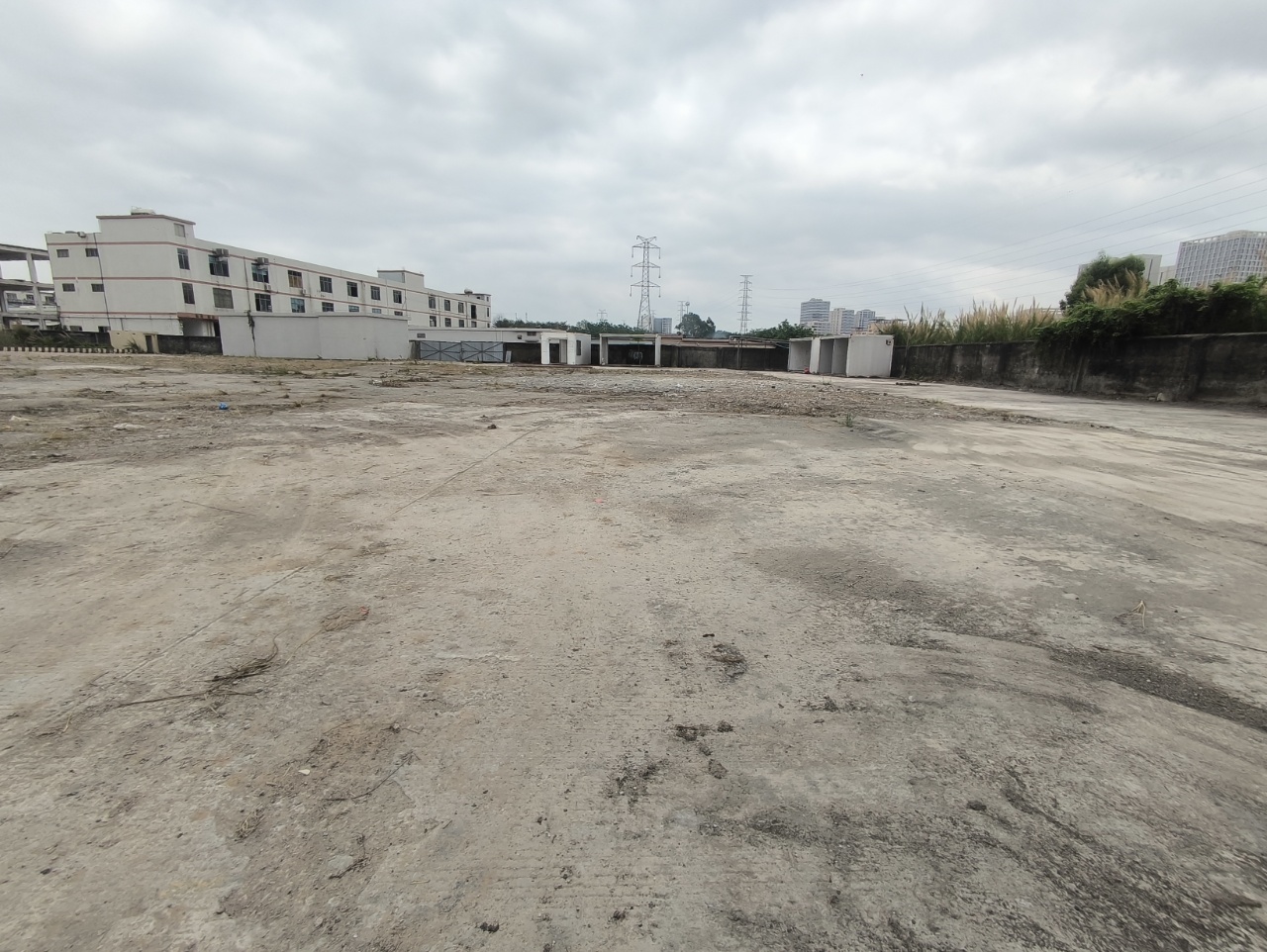 莞长路旁新出10000平硬化空地出租