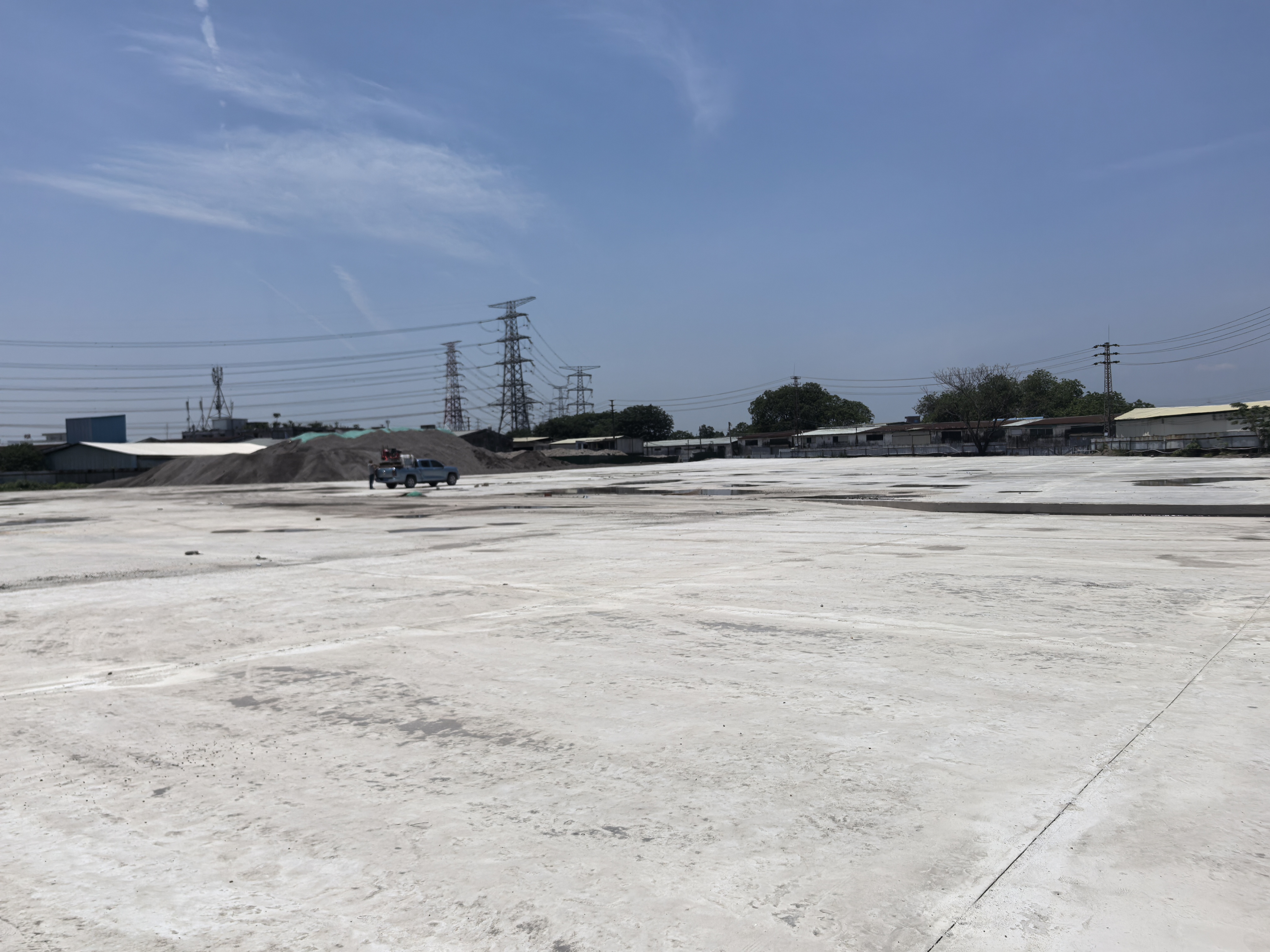 中堂硬化空地独院，可堆放建材，钢材，停车，工业用地