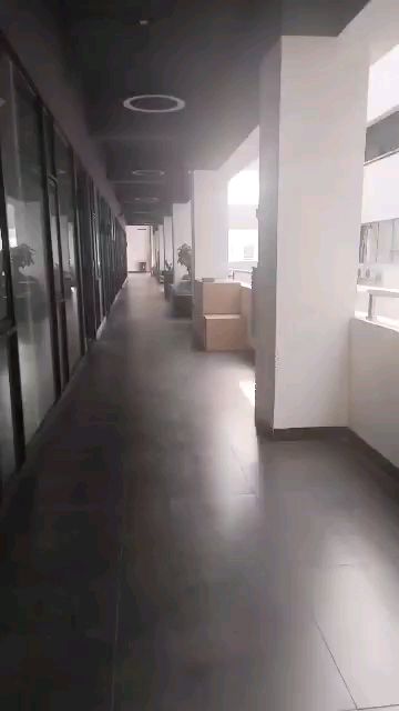 空调地板灯家具全部配齐，可以做到拎包入住。