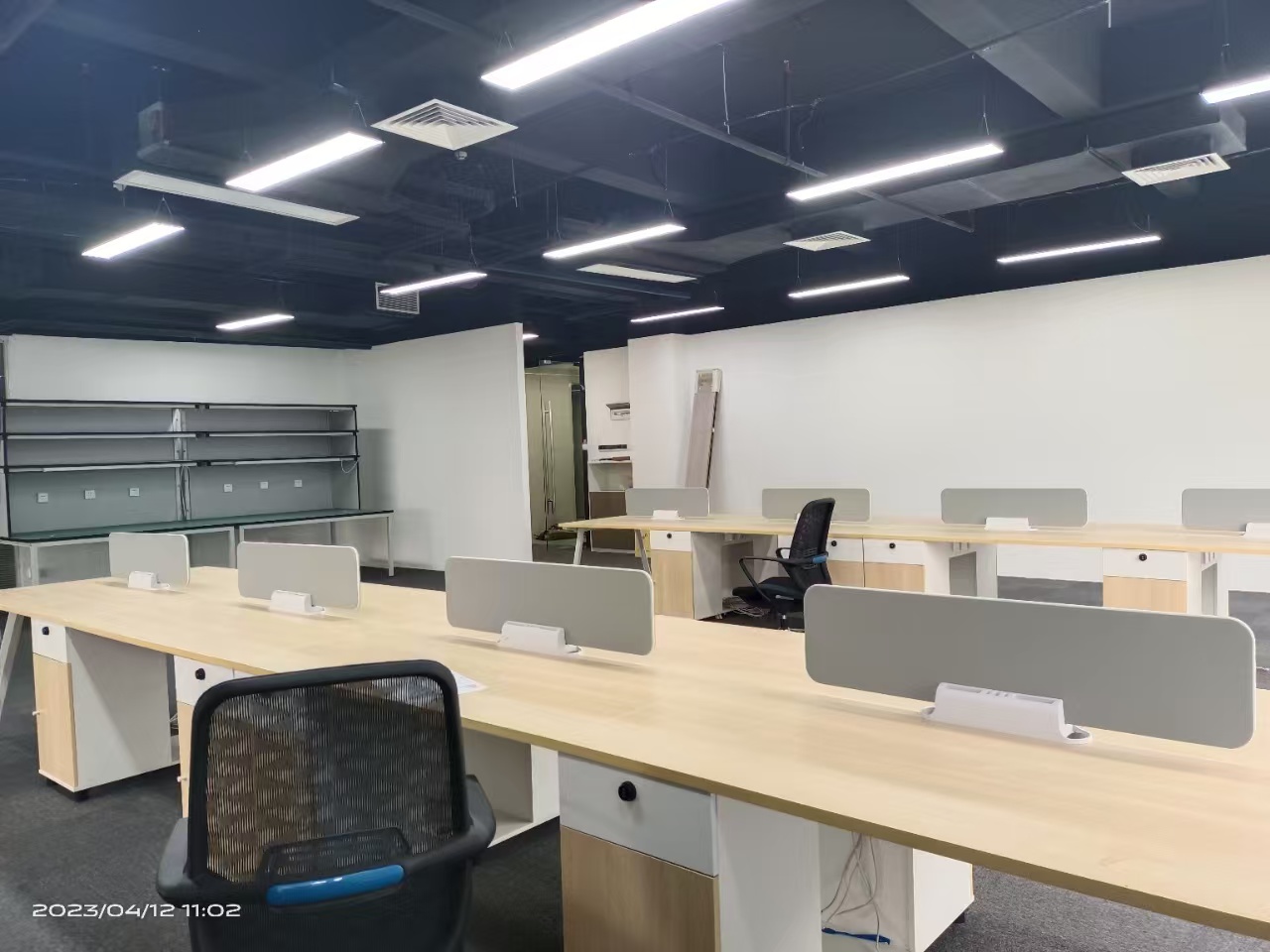 石新路边楼上商务中心写字楼出租，带精装修办公室，带办公用品