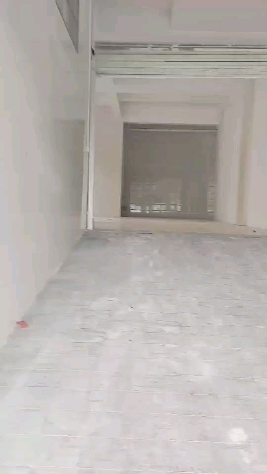 位于1楼的办公室啊然后采光也好你们的办公室都是精装修的。