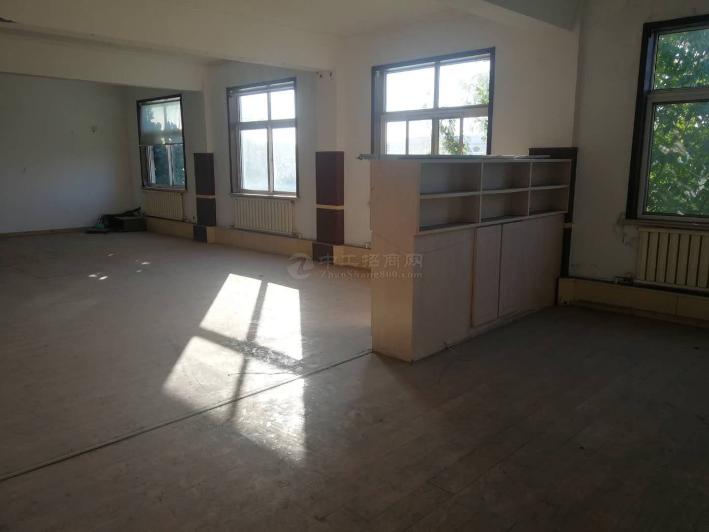 即墨南泉三层楼，靠幼儿园、小学，可做培训、辅导班，分租灵活
