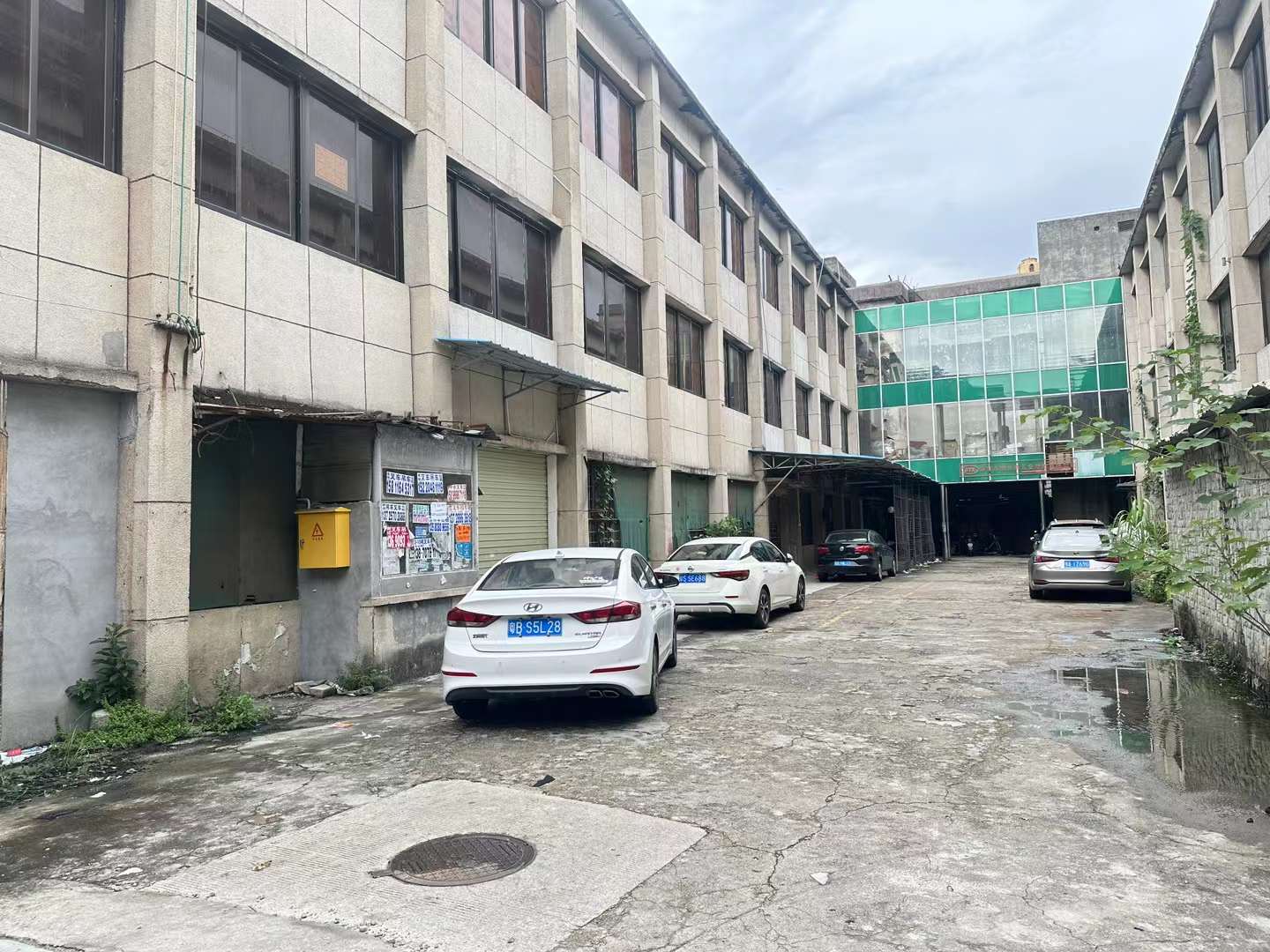 高速路口500平房子出租