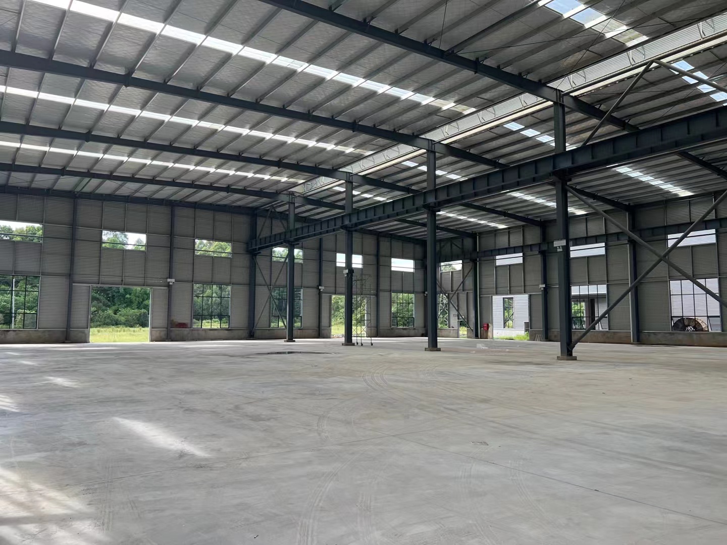 全新现房可喷漆喷塑塑料拎包入住