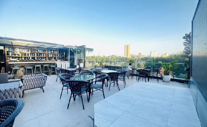 在地铁口小独栋，面积360平，外摆150平